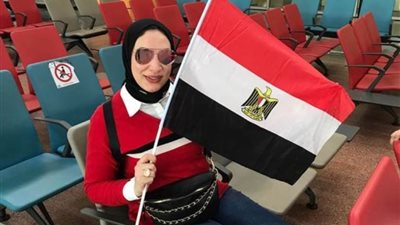 دينا الرفاعي تؤازر منتخب مصر أمام السنغال من المدرجات