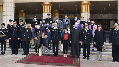 الأطفال بلا مأوى ونزلاء دور الأيتام في أكاديمية الشرطة لهذا السبب 