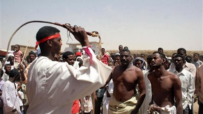 «الجلد بالكرباج وبخ اللبن».. عادات زواج غريبة لن تجديها إلا بالسودان| صور