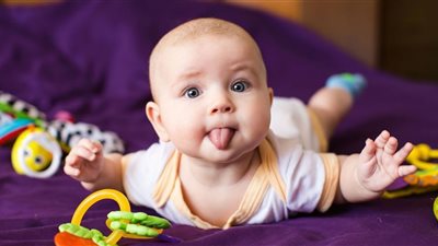 تفسير حلم رؤية الأطفال في المنام للعزباء والمتزوجة والحامل