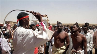 «الجلد بالكرباج وبخ اللبن».. عادات زواج غريبة لن تجديها إلا بالسودان| صور