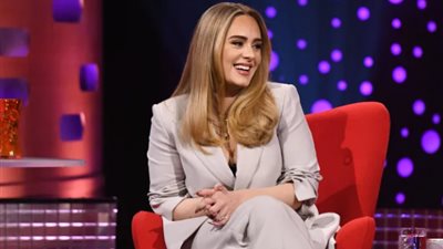 آديل تبكي بعد التعرف عليها في ملهى ليلي بلندن| صور