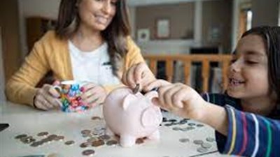 إزاي تعلمي طفلك يحوش فلوسه؟.. طرق وفوائد الادخار المبكر