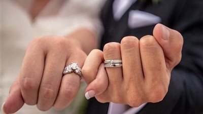 أخبارها سوشيال ميديا.. كيف ترى البنات الزواج من شخص يعمل بالخارج؟