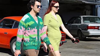 صوفي تيرنر تكشف حقيقة شائعات الحمل في طفلها الثاني| صور