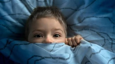 «اسمعيه»| للأمهات.. ابني بيخاف من الضلمة كيف أواجه مخاوفه؟