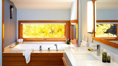 موضة قديمة متجددة..  ديكورات الحمامات الخشب تنتشر في 2022