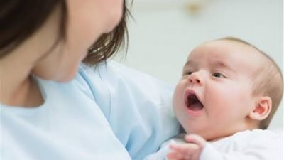 «خلي الجنين يختار».. طبيب: تحديد موعد الولادة خطر على صحة الأم والطفل