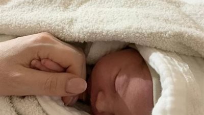 «معجزة كييف» ولادة أول طفلة تحت الغزو الروسي لأوكرانيا