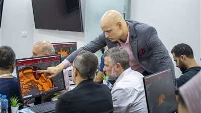 طبيب مصري يكشف أحدث طرق زراعة وعلاج الأسنان بـ