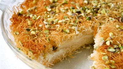 مع اقتراب شهر رمضان.. مقادير وطريقة عمل صينية الكنافة المصرية