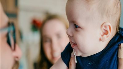 أم لأول مرة.. أعراض الارتجاع عند الرضع وكيفية علاجه