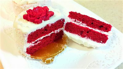 «الحلو عندنا».. مقادير وطريقة عمل الكيك الأحمر المخملي 
