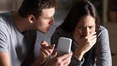 زوج أمام محكمة الأسرة: زوجتي تخونني مع صديقتها! 