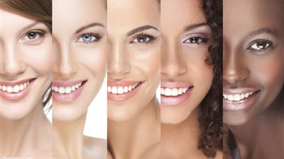 «البيضا والسمرا والخمري».. اختاري ملابسك حسب لون بشرتك