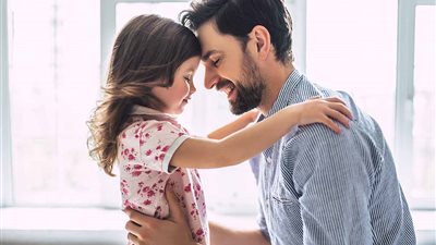 وسط احتفالات شهر المرأة.. البنات على «فيسبوك» تتحدث عن حب الأب