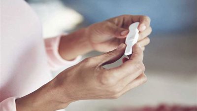 طبيب نساء: الشعور بالاكتئاب المفاجئ من علامات الحمل