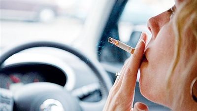 سيدة تسأل: هل يجوز الإذن لغيري بالتدخين في سيارتي.. «الإفتاء» تُجيب