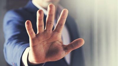 يُقلل من رجولته.. 3 أسباب لرفض الرجل عمل المرأة