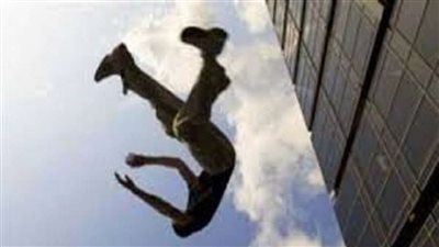 مارست الرذيلة مع عشيقها أمام أعين الزوج فطلقها وانتحر 