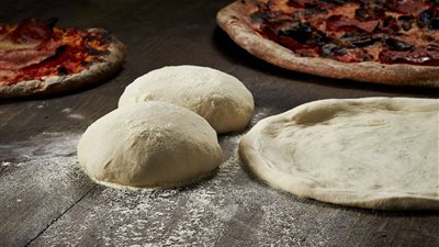 لو خايفة على جسمك.. أسهل طريقة لعمل عجينة البيتزا الدايت في المنزل