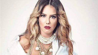 دنيا عبد العزيز توجه رسالة لوالدتها في اليوم العالمي للمرأة