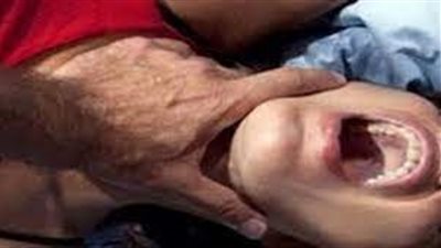 «بتعاملني كأنها راجل البيت» زوج يخنق زوجته بسبب الصراخ والشك