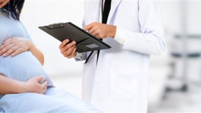 سيدة تسأل: هل يجوز كشف عورتي أمام الطبيب؟.. «الإفتاء» تُجيب