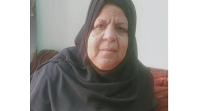 «السيدة شادية»| الأم المثالية في قنا.. ربت أولادها وأحفادها بماكينة الخياطة