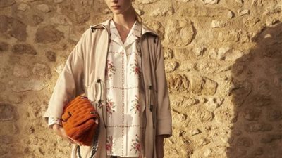 «الترانشكوت» موضة ربيع وصيف 2022.. تعلمي كيفية تنسيقه مع أزيائك