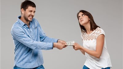 «جوزك بخيل حتى في مشاعره؟».. إليكِ الحل 