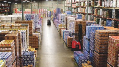 حُكم الشراء من التاجر المُحتكر للسلع.. «الإفتاء» تُجيب