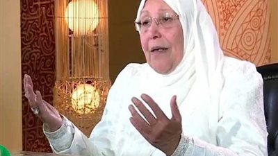 «تُلقي دروسًا في الكعبة للنساء».. ما لا تعرفيه عن حياة الدكتورة عبلة الكحلاوي