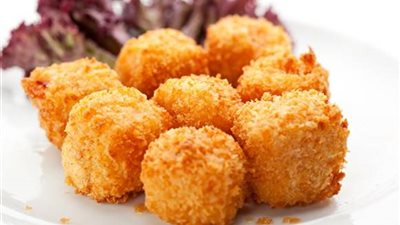 حلو الجمعة.. طريقة عمل كرات الزبدة المقلية في المنزل