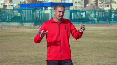 رحيل مدرب منتخب السويس عقب قرار توقف مباريات الدوري الممتاز