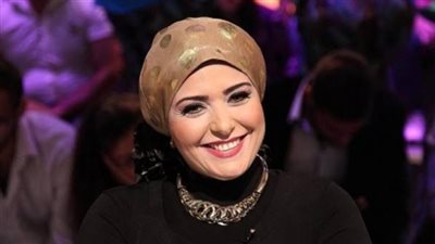 صابرين تُحيي موضة بنطال رجل العرقسوس في أولى حلقات «رامز موفي ستار».. فيديو