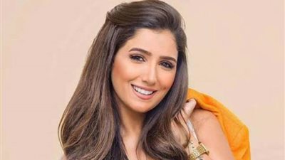 مي عمر تكسب الجمهور بـ موضة ربيع وصيف 2022 في مسلسل «رانيا وسكينة»| صور