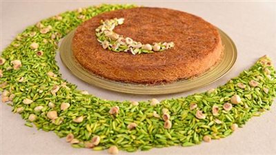 «حلو رمضان».. طريقة عمل الكنافة بالقشطة الكدابة على قد الإيد