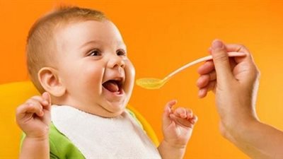 «فيه سُم قاتل».. احذري إعطاء عسل النحل لرضيعك