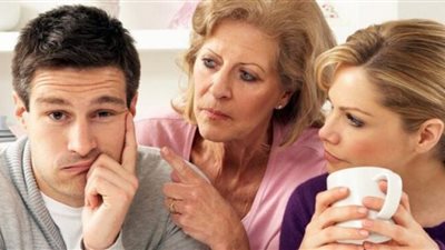 «عاوزة أفسخ خطوبة ابني أعمل إيه؟!».. أغرب مشاكل الحموات على «الفيسبوك»