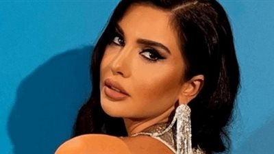 لاميتا فرنجية تطل بالعباءة والكرديجان الرمضاني| صور