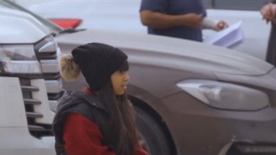 ألم وبكاء بسبب طفلة مريضة بالسرطان وتخشى الكيماوي وسقوط شعرها في برنامج الصدمة| فيديو