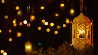 «شخشوخة الظفر وقلب اللوز» على المائدة.. و«الداير والوزيعة» أشهر العادات الرمضانية بالجزائر