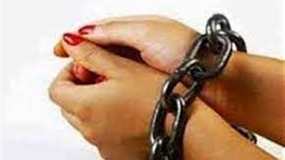 سقوط زعيمة عصابة تزوير المحررات الرسمية بحلوان في قبضة الداخلية