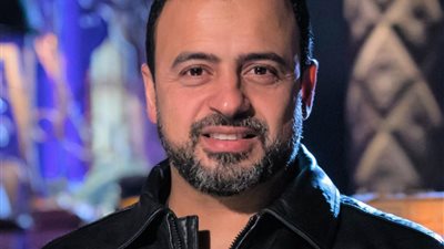 مصطفى حسني: 