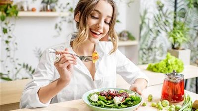 كيف أتخلص من مشكلة عسر الهضم في رمضان؟ أخصائية تغذية علاجية تجيب