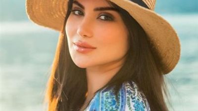 بإطلالة مُلفتة هدى الإتربي تعتمد صيحة الأيشادو اللامع لتبرز جمال عينيها