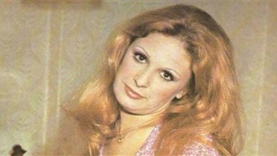 وقع عليها الديكور وشعرها اتحرق.. حوادث نيللي في فوازير رمضان| فيديو