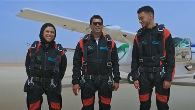 في «نجوم السماء» وزير الرياضة يُحلق فوق العاصمة الإدارية برفقة أبنائه| فيديو