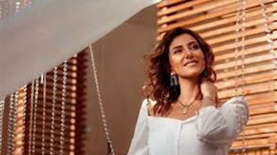 حنان مطاوع تتابع العالم من خلال ميتافيرس وهادي يعترف لها بحبه.. فيديو